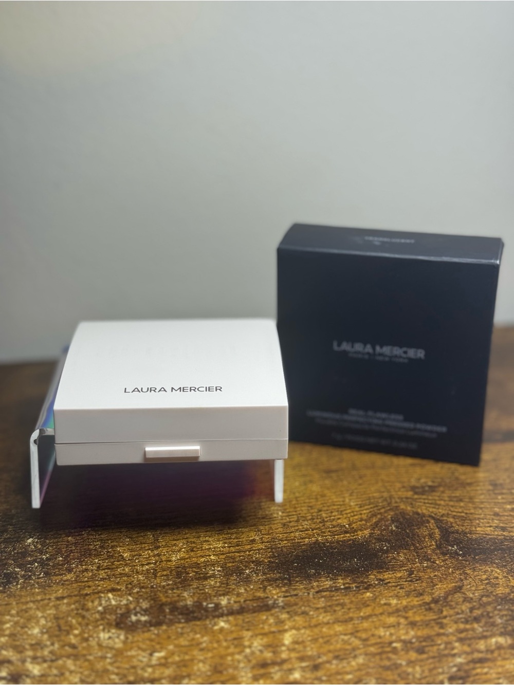 Laura Mercier Real Flawless Luminous Perfecting Pressed Powder